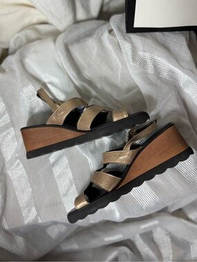 Vintage Y2K Wedge Gladiator Metallic Gold Slingback Strappy Sandals Wooden Heel